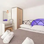 Elenitas In *